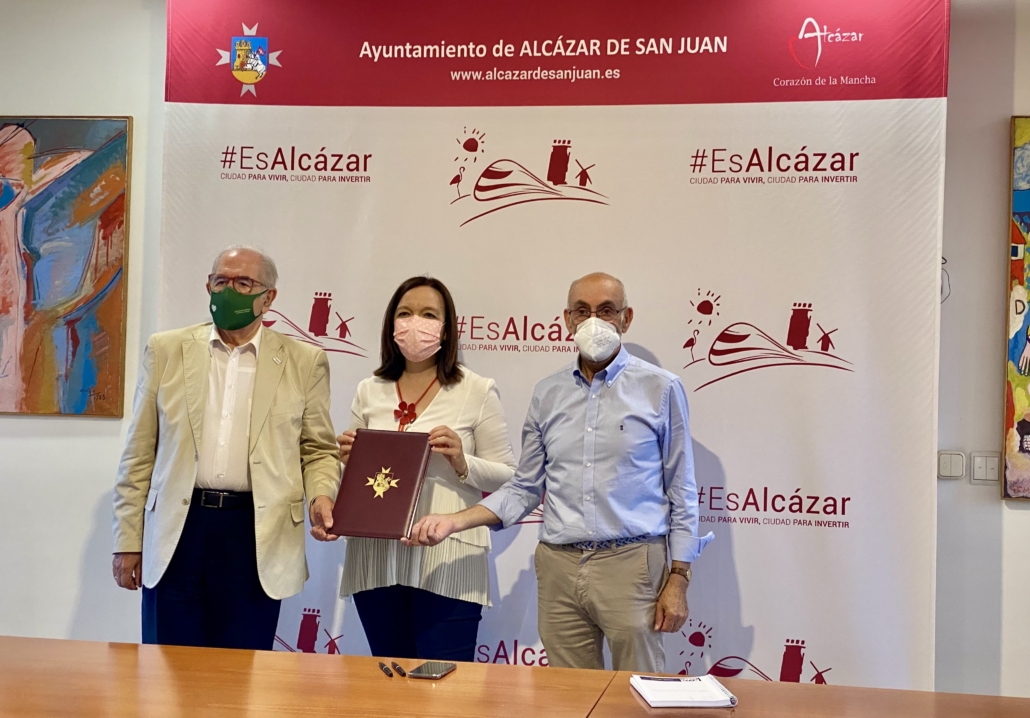El Ayuntamiento de Alcázar y la Asociación Española contra el Cáncer (AECC) renuevan el convenio de colaboración anual