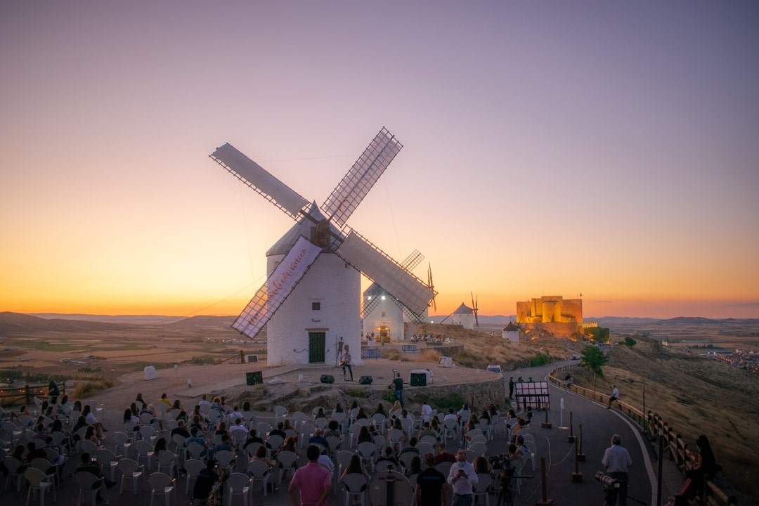 Atardeceres En Vivo vuelve a los molinos de Consuegra