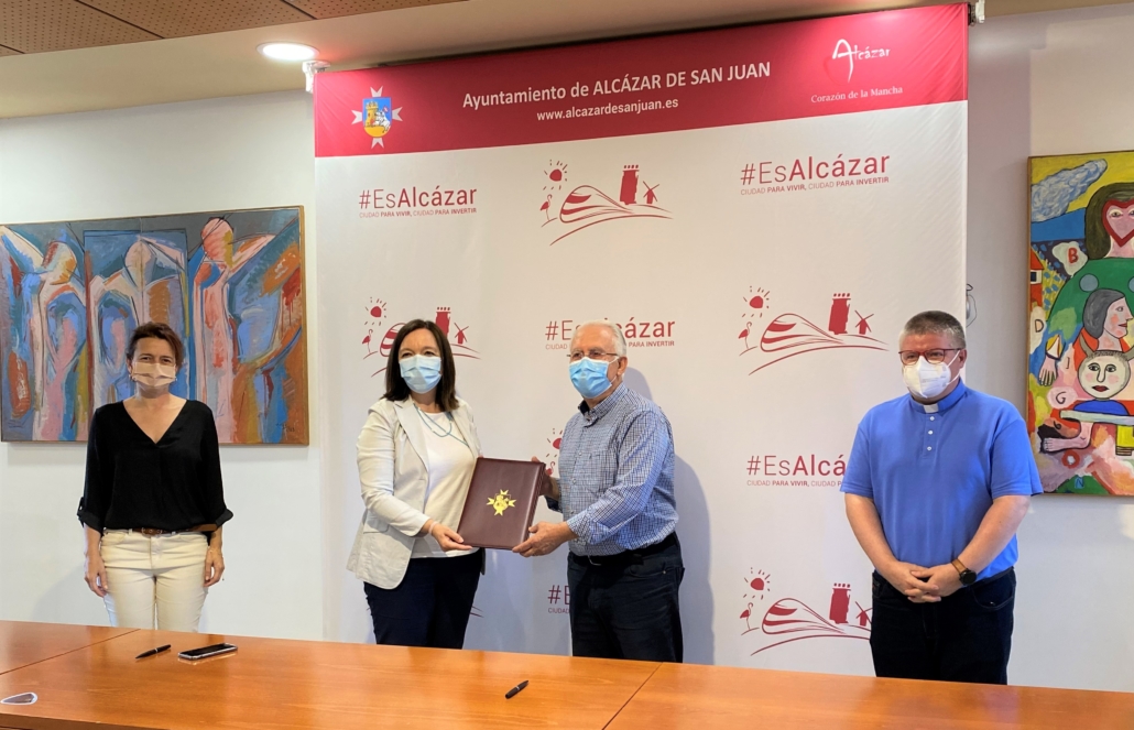 Ayuntamiento de Alcázar y Cáritas Diocesana renuevan el convenio de colaboración anual por valor de 31.500 euros