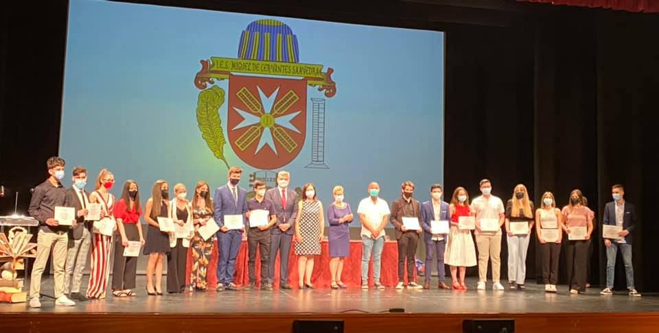 El IES Miguel de Cervantes clausura el curso académico 2020-2021 en el Auditorio Municipal
