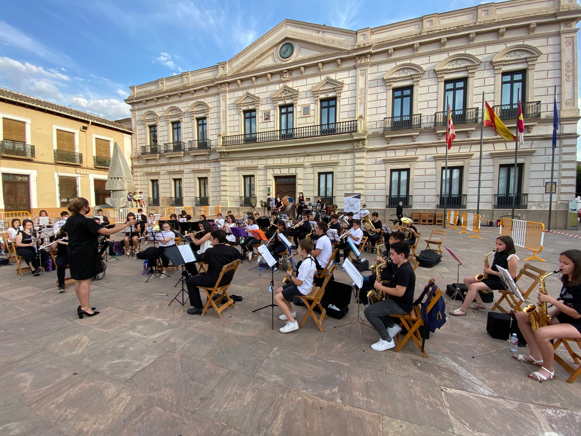 Final de curso del conservatorio con conciertos en la Plaza de España