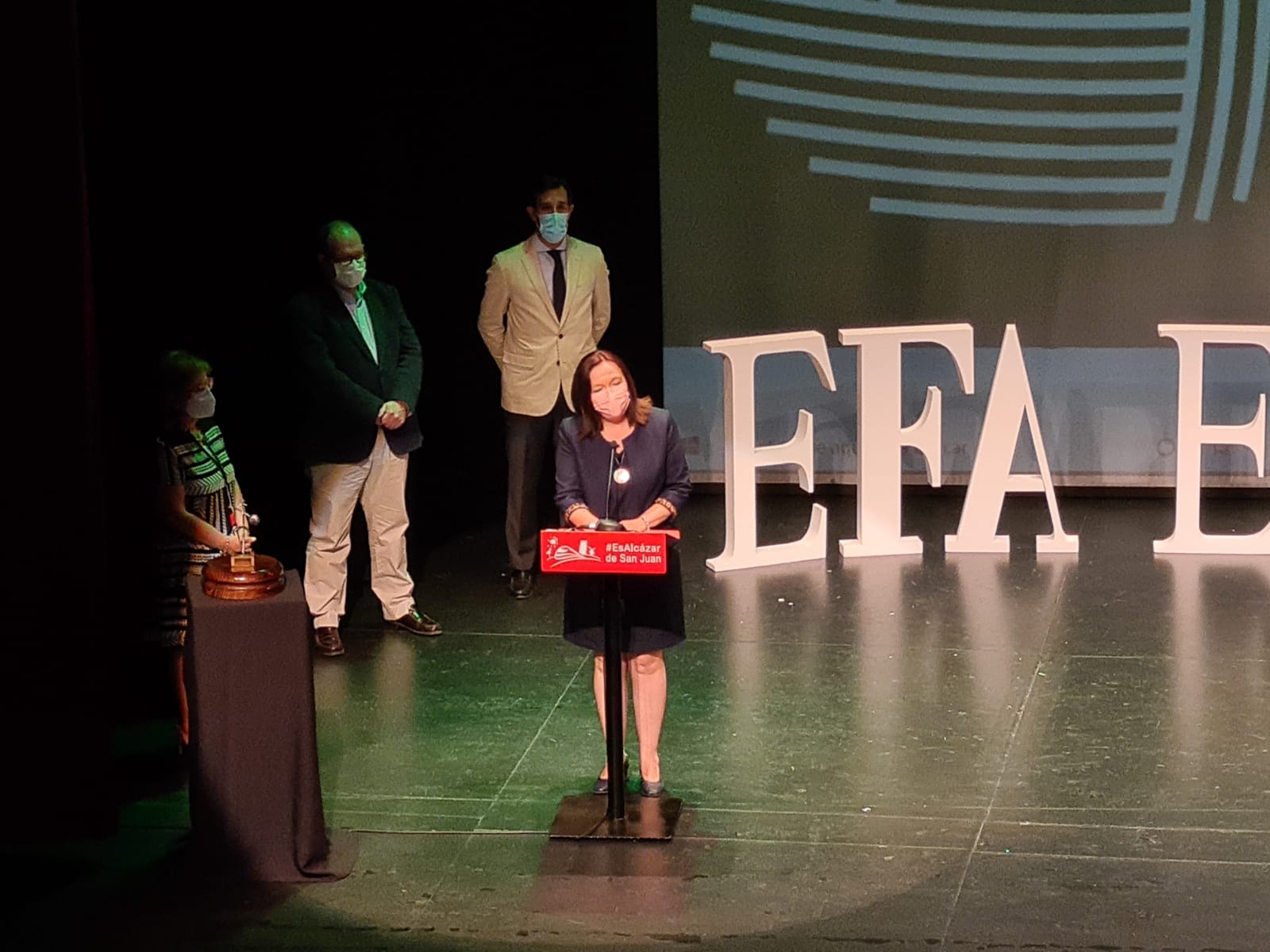 La EFA El Gamonal celebra el final de curso en el Teatro Municipal con un acto de graduación