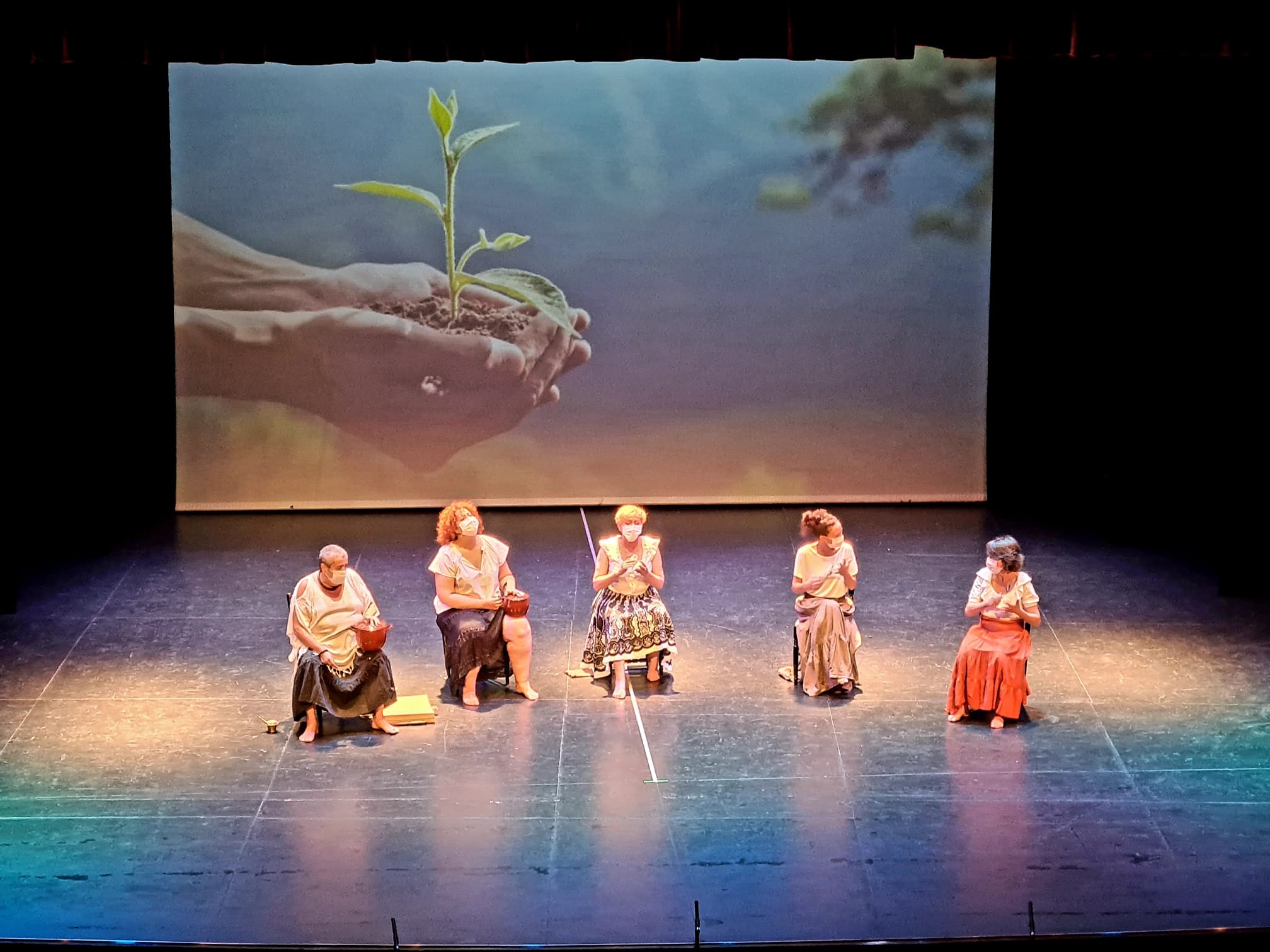 La Escuela de Folklore de Alcázar celebra el Festival Fin de Curso en el Teatro Municipal