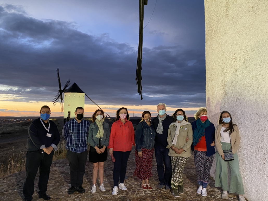 Un grupo de periodistas franceses disfrutaron de la molienda nocturna en la Noche del Solsticio de Verano