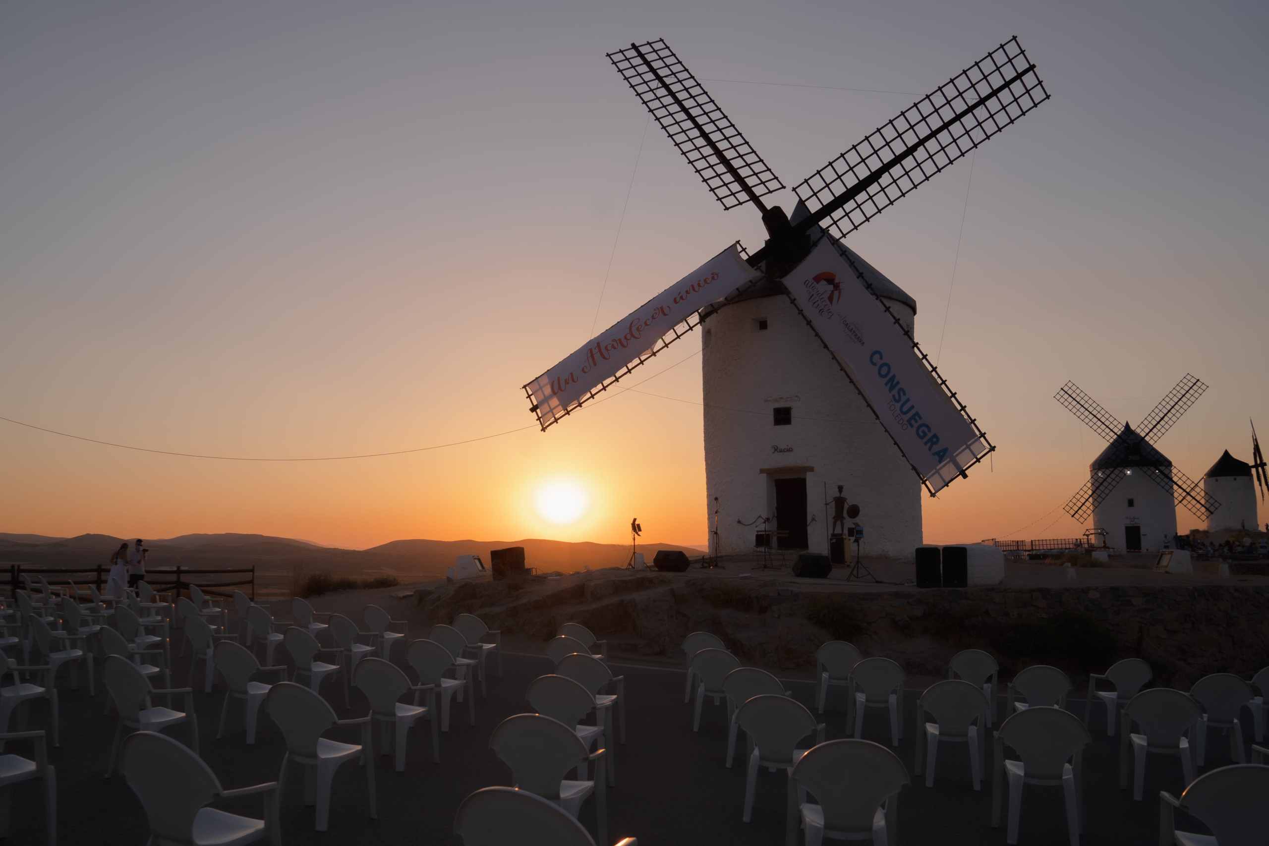 Consuegra: Cuando el atardecer es la luz del alba.