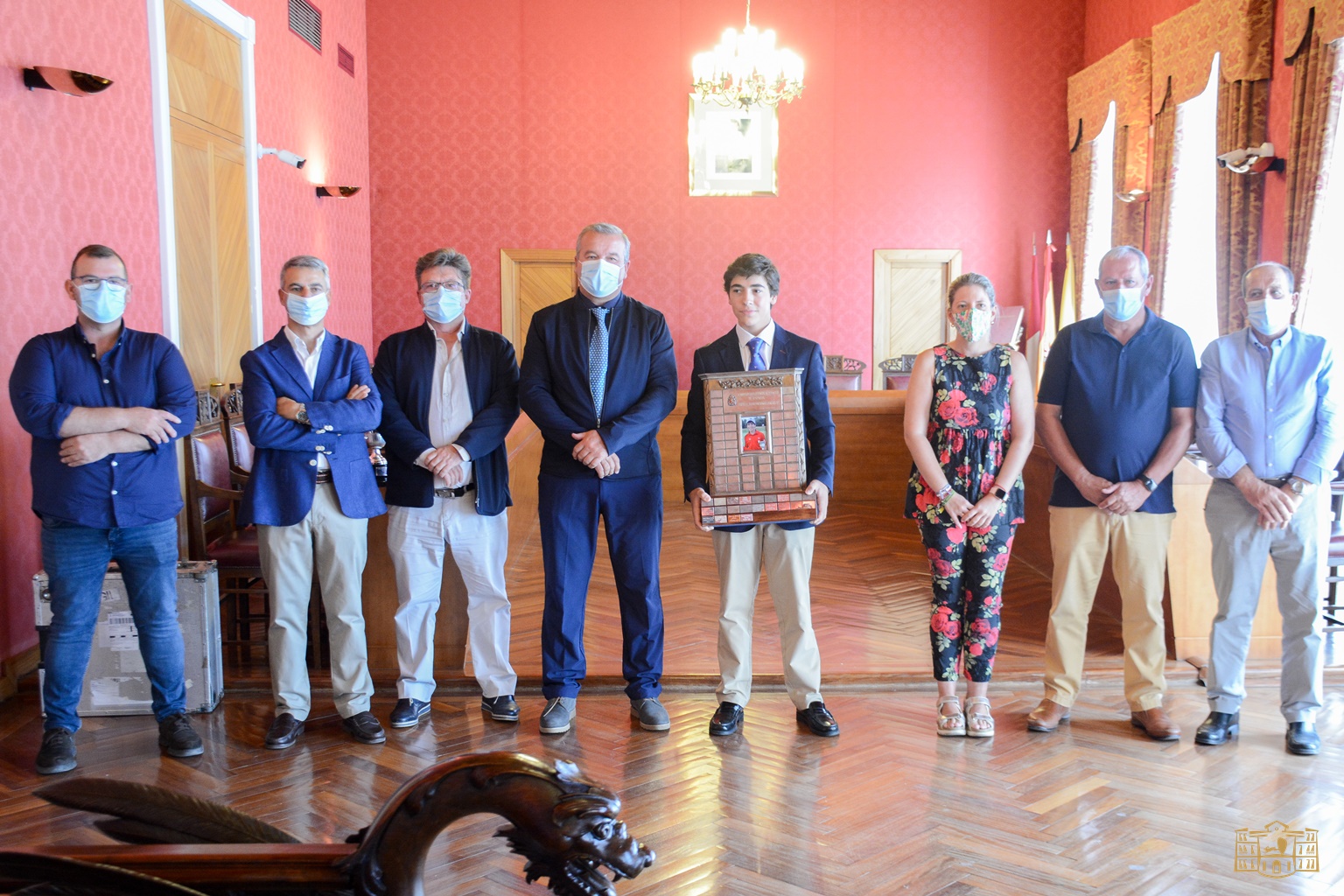 Inmaculada Jiménez recibe a Gonzalo Rodríguez, flamante campeón de España de golf en categoría infantil