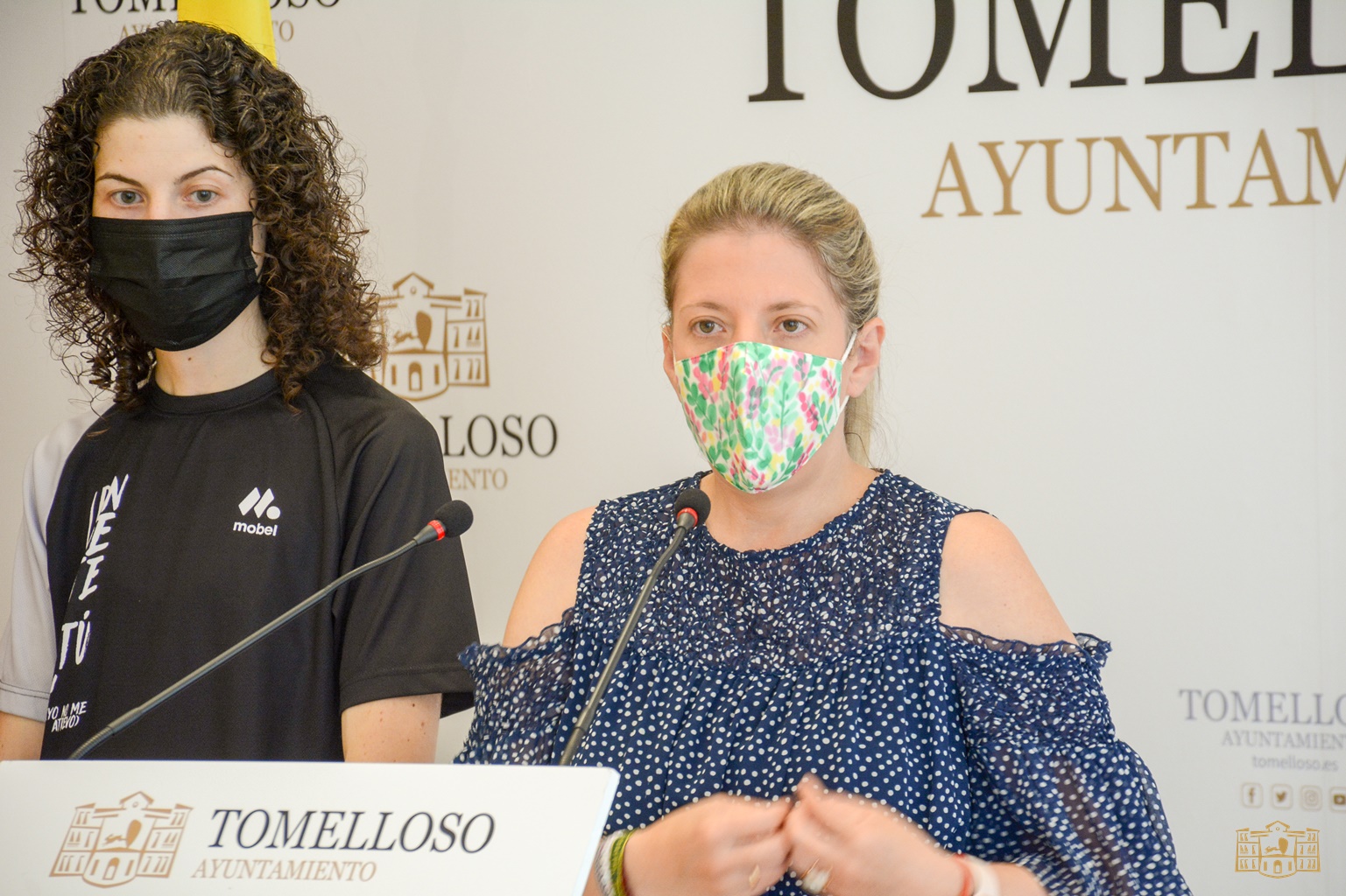 Jiménez muestra el apoyo del Ayuntamiento a la joven deportista María Parra, ante su reto solidario a beneficio de los enfermos de Alzheimer