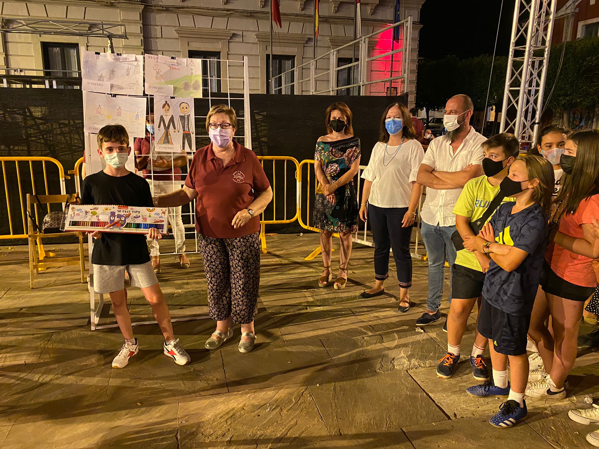 Un centenar de escolares participan en el concurso de dibujo de la Asociación de Coros y Danzas