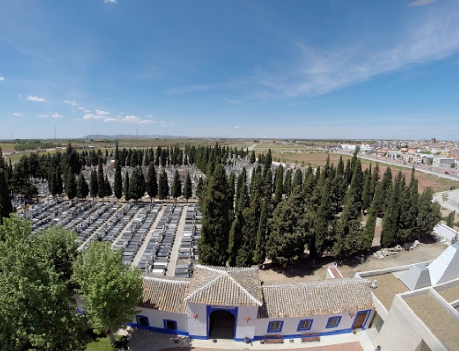 El Cementerio Municipal recupera su horario habitual