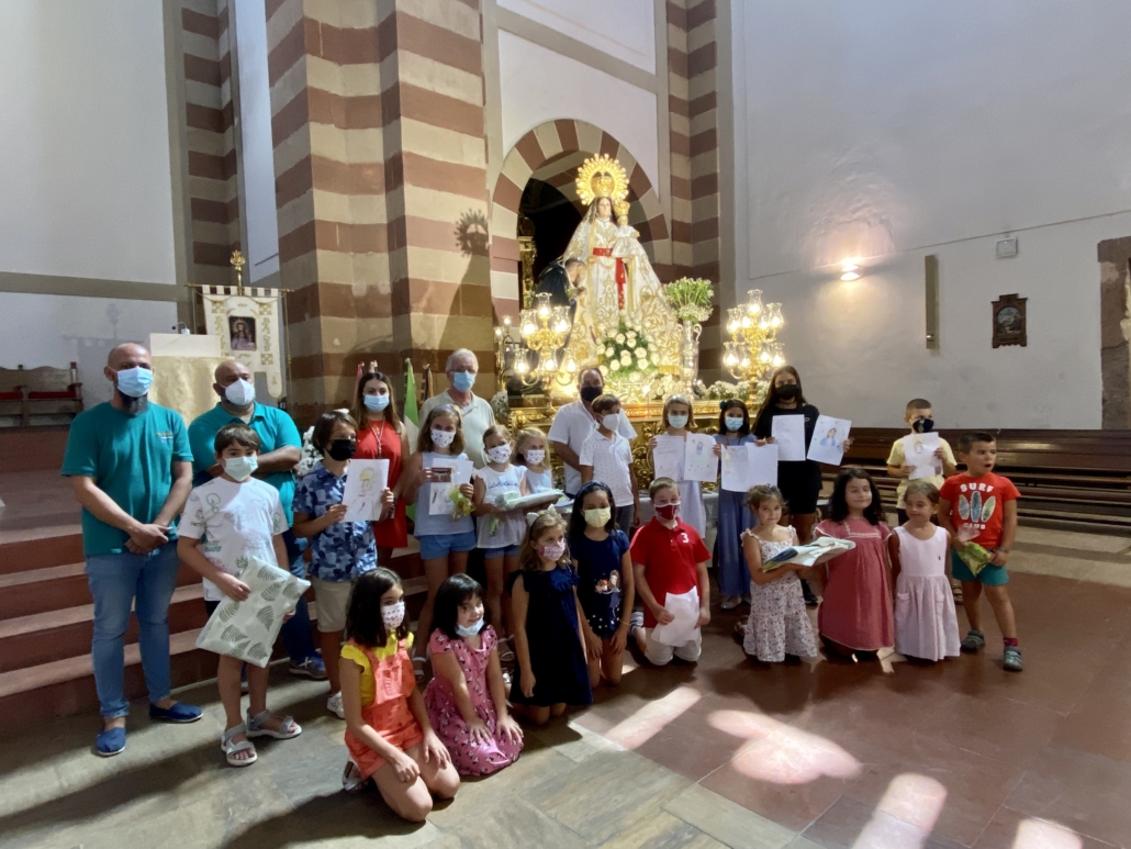 Entregados los premios de los concursos infantiles de dibujo y literario de la Archicofradía de la Virgen del Rosario