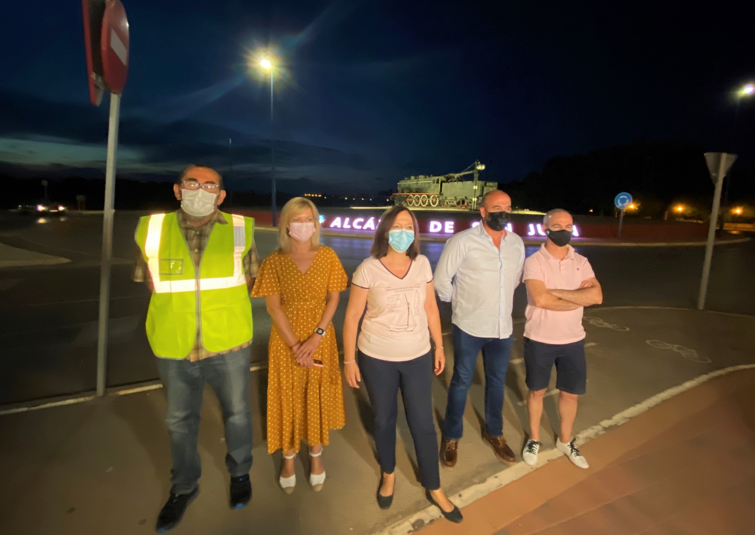 Letras luminosas con la inscripción de Alcázar de San Juan dan la bienvenida a la ciudad