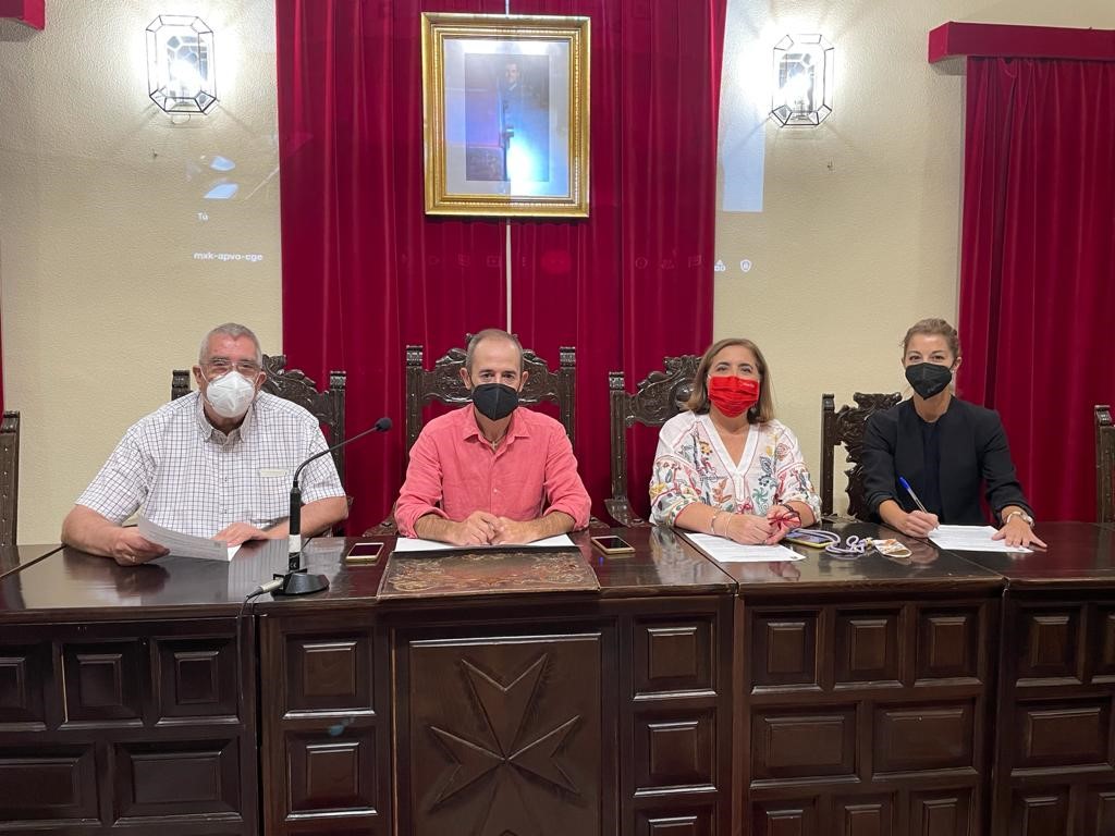 El Ayuntamiento de Consuegra firma un convenio de 12.000 euros con Cruz Roja en apoyo a los colectivos más vulnerables.