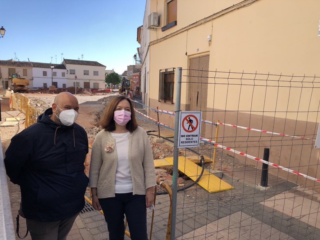 La alcaldesa visita las obras de remodelación de las plazas La Justa, La Bolsa y El Ángel que harán un espacio confortable, bonito, útil y accesible