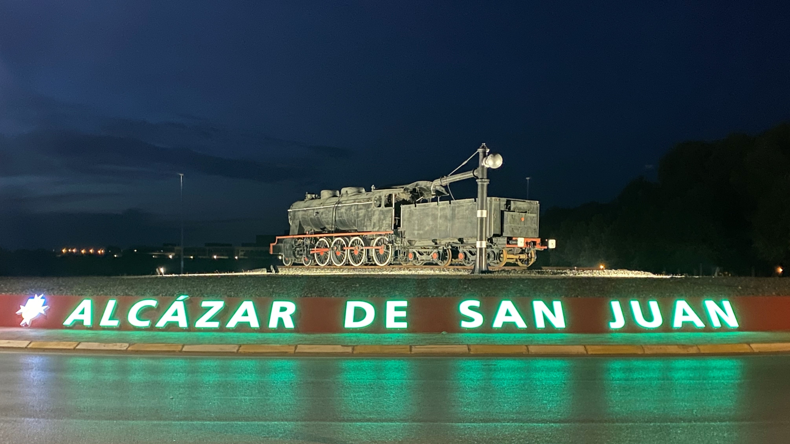 El Ayuntamiento, los molinos y la rotonda de la Avenida Adolfo Suárez se iluminarán mañana de color verde por el Día Mundial del Farmacéutico