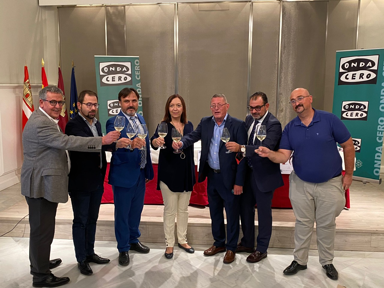 Onda Cero presenta en el ayuntamiento de Alcázar su III Fiesta de la Vendimia
