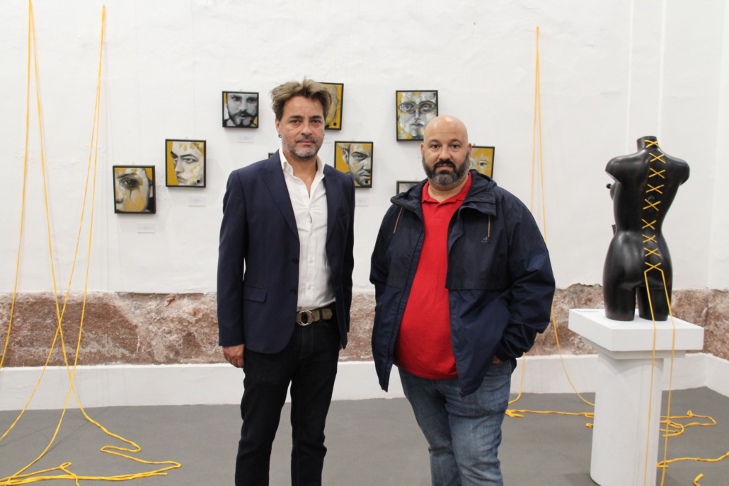 “Lirios de arena” la exposición que Rai Ramírez dedica a los sanitarios en el Museo Municipal