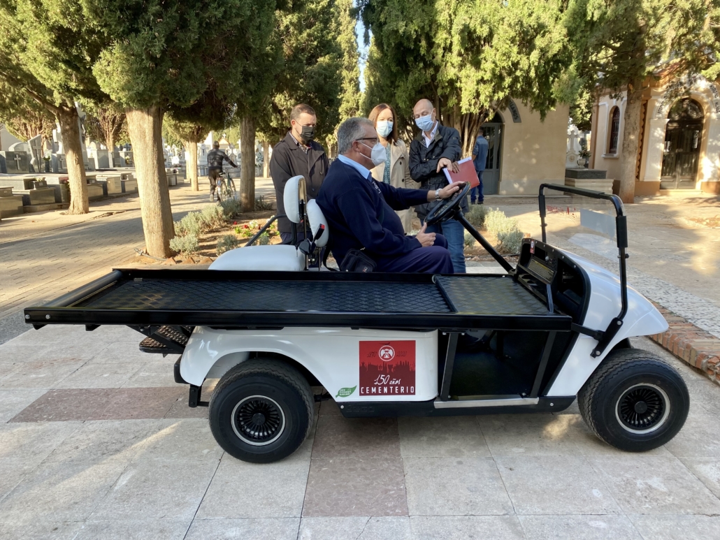 Presentado en el Cementerio Municipal un nuevo vehículo portaféretros