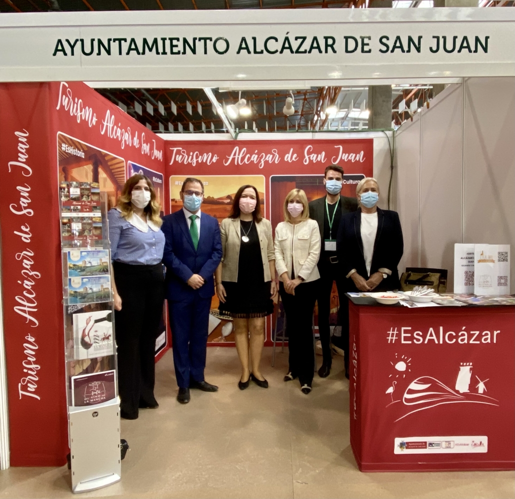 Rosa Melchor presenta en FERCATUR la oferta turística de Alcázar relacionada con la naturaleza