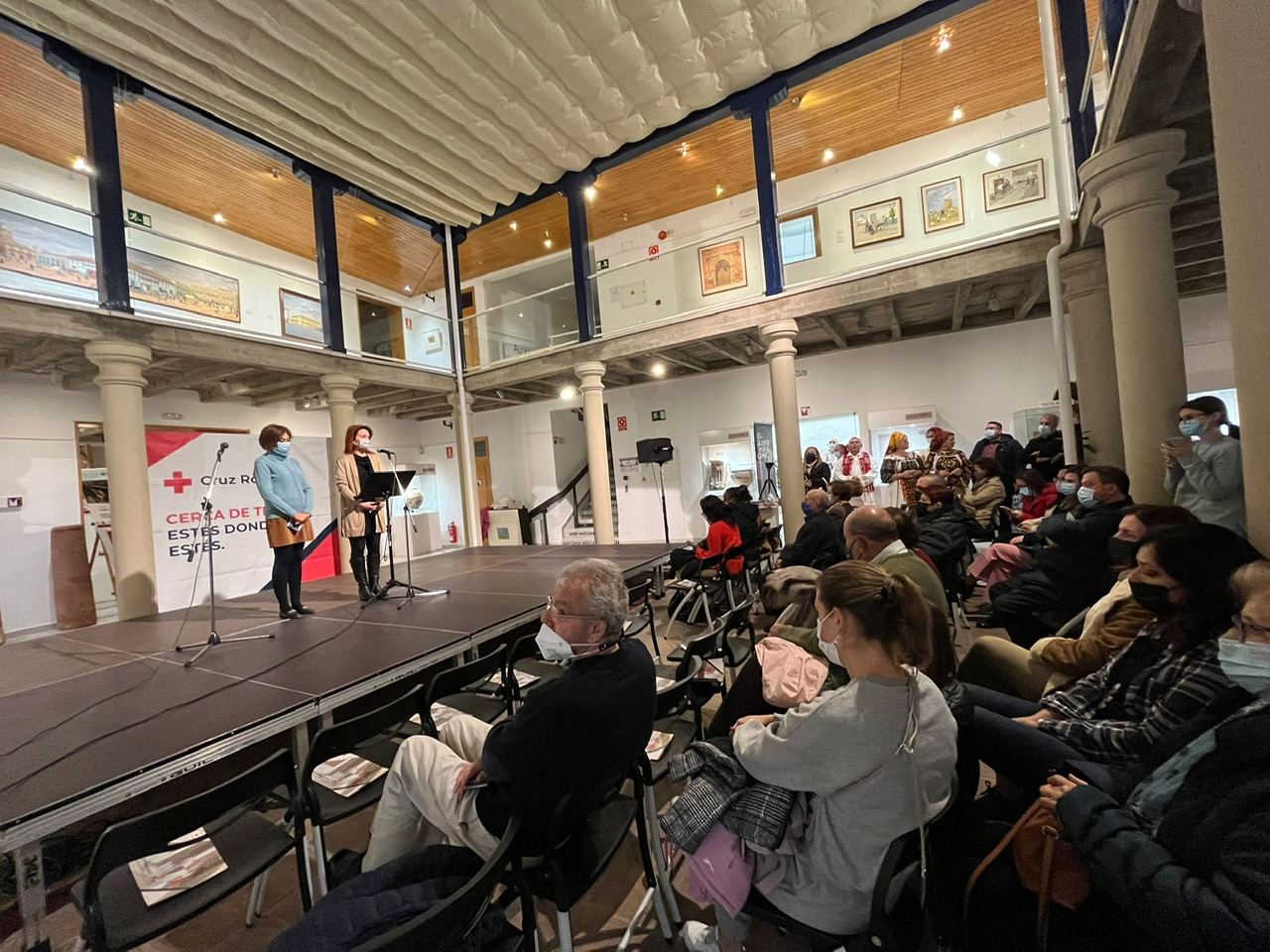 Comienza la Semana Multicultural de Cruz Roja con folklore internacional