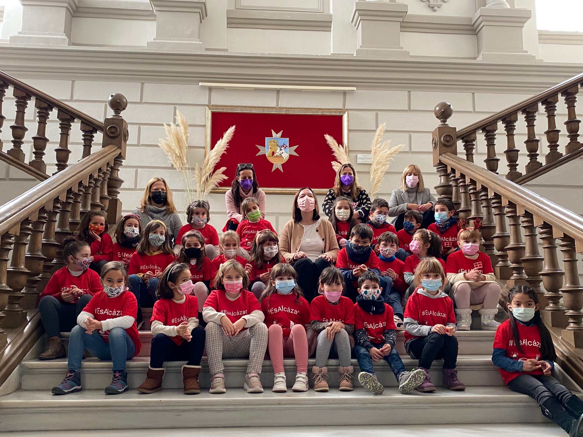 El alumnado de primaria del colegio Juan de Austria visita a la alcaldesa en el ayuntamiento