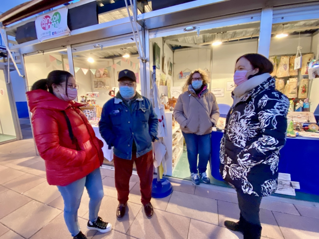 El Mercado Navideño de Artesanía se ha trasladado este año a la Plaza de Barcelona