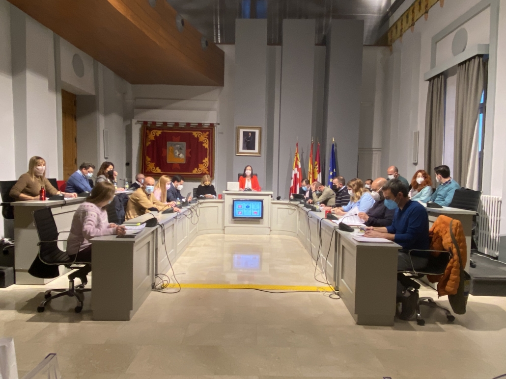 El Pleno del Ayuntamiento rechaza el recurso de Ferrovial contra la prórroga del contrato del servicio de limpieza de edificios municipales y aprueba la moción de Equo de una auditoria colaborativa interna en las instalaciones acuáticas municipales