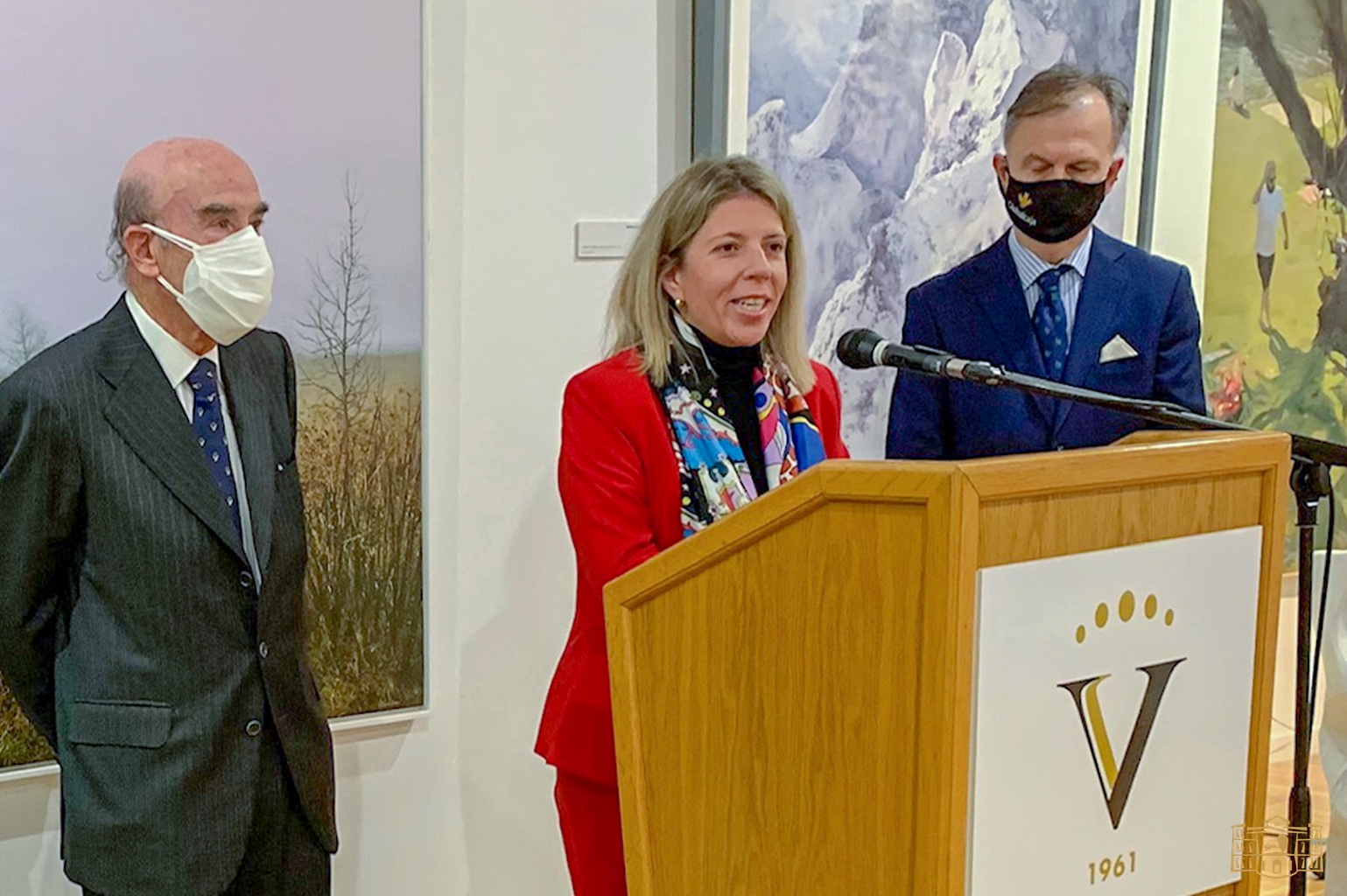 Jiménez respalda la apuesta por el arte y la cultura de Cooperativa Virgen de las Viñas, en la inauguración de la exposición de su XX Certamen Cultural