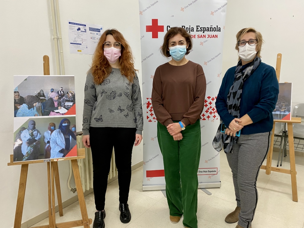 La exposición “Mejorar el sistema educativo para personas con necesidades especiales” muestra el proyecto de cooperación al desarrollo de Cruz Roja subvencionado por el Ayuntamiento de Alcázar