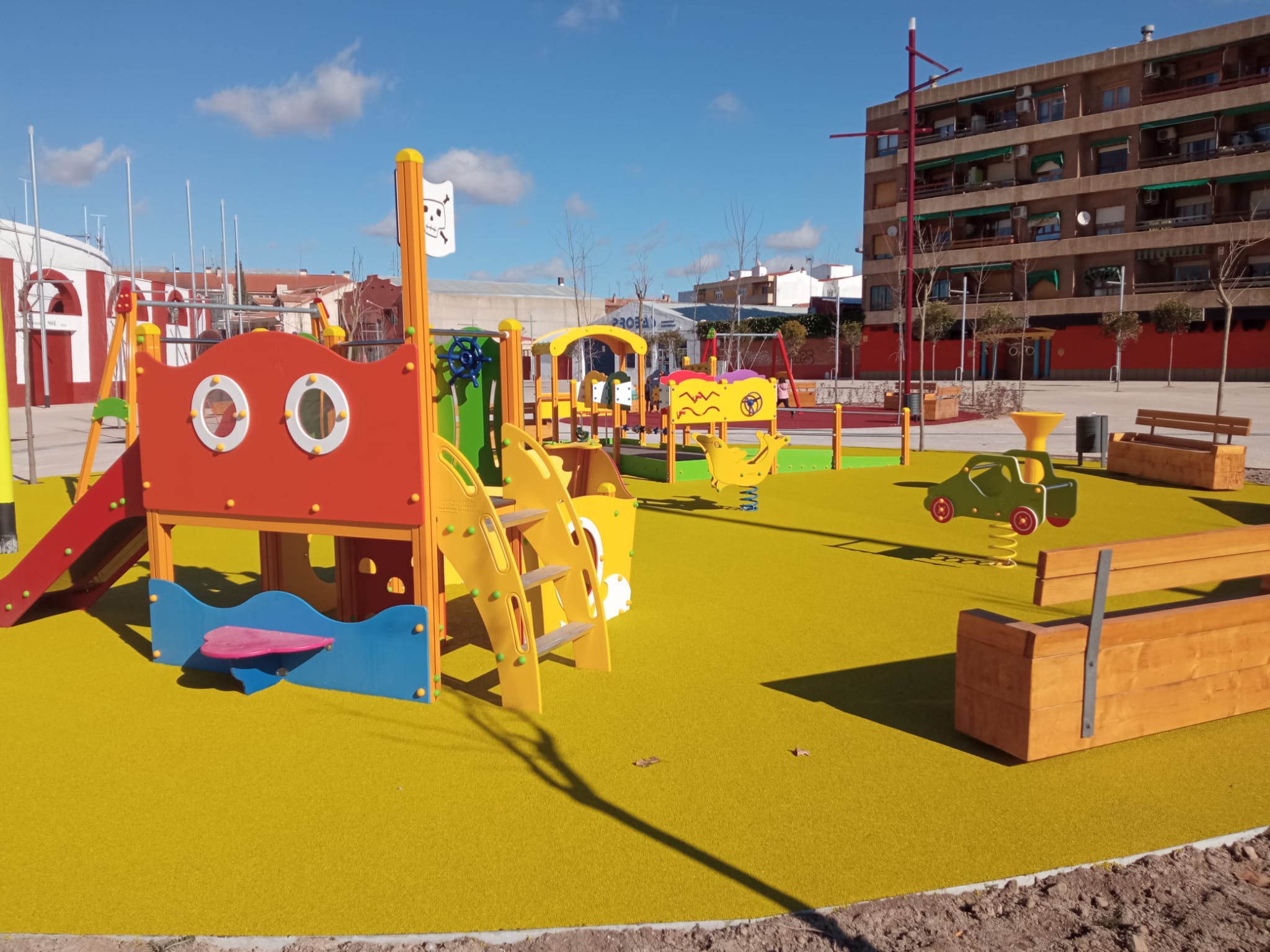 Abiertas al público las nuevas zonas de juego infantil del entorno de la plaza de toros