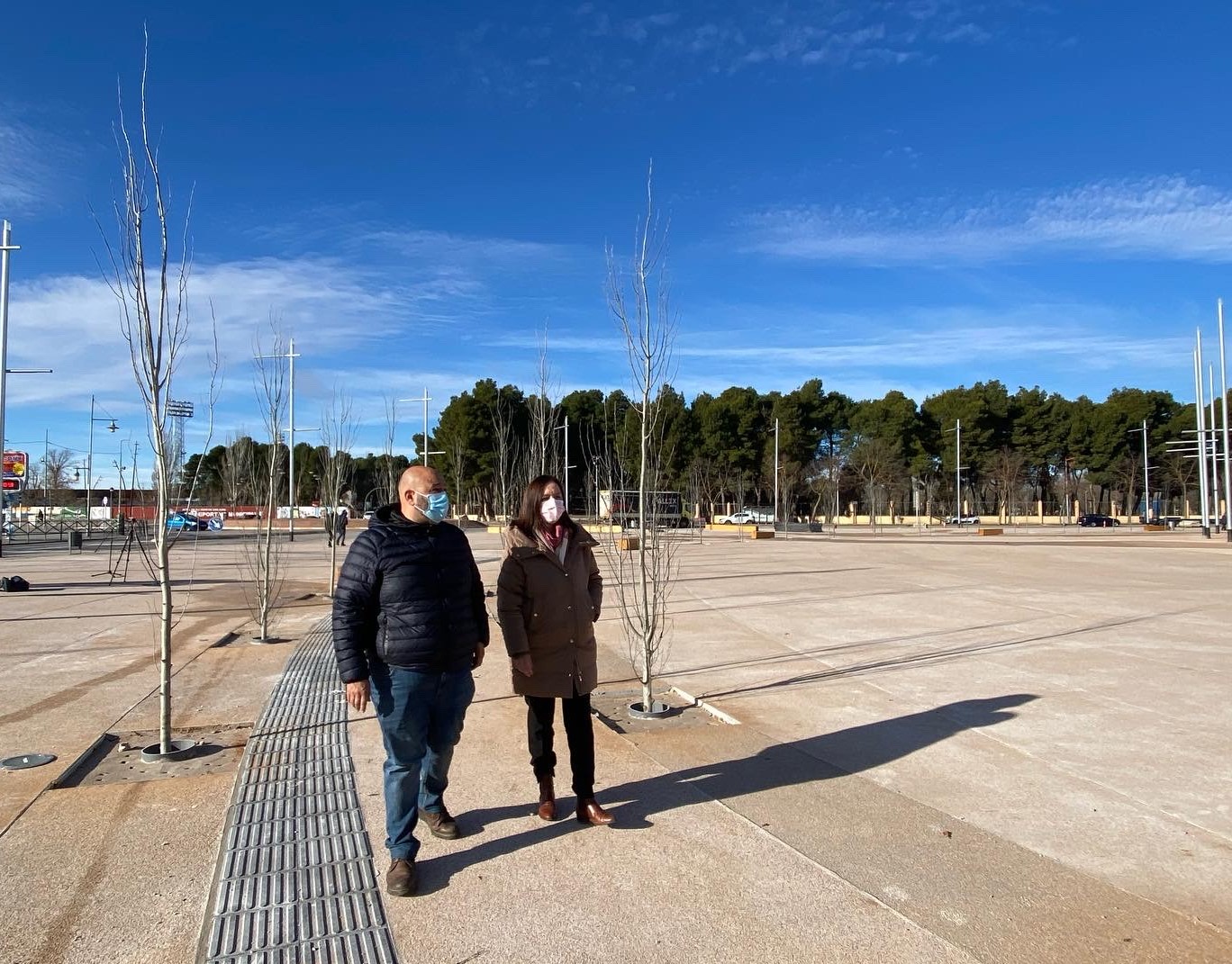 La alcaldesa, Rosa Melchor, visitó el nuevo entorno de la Plaza de Toros tras las obras de reforma integral