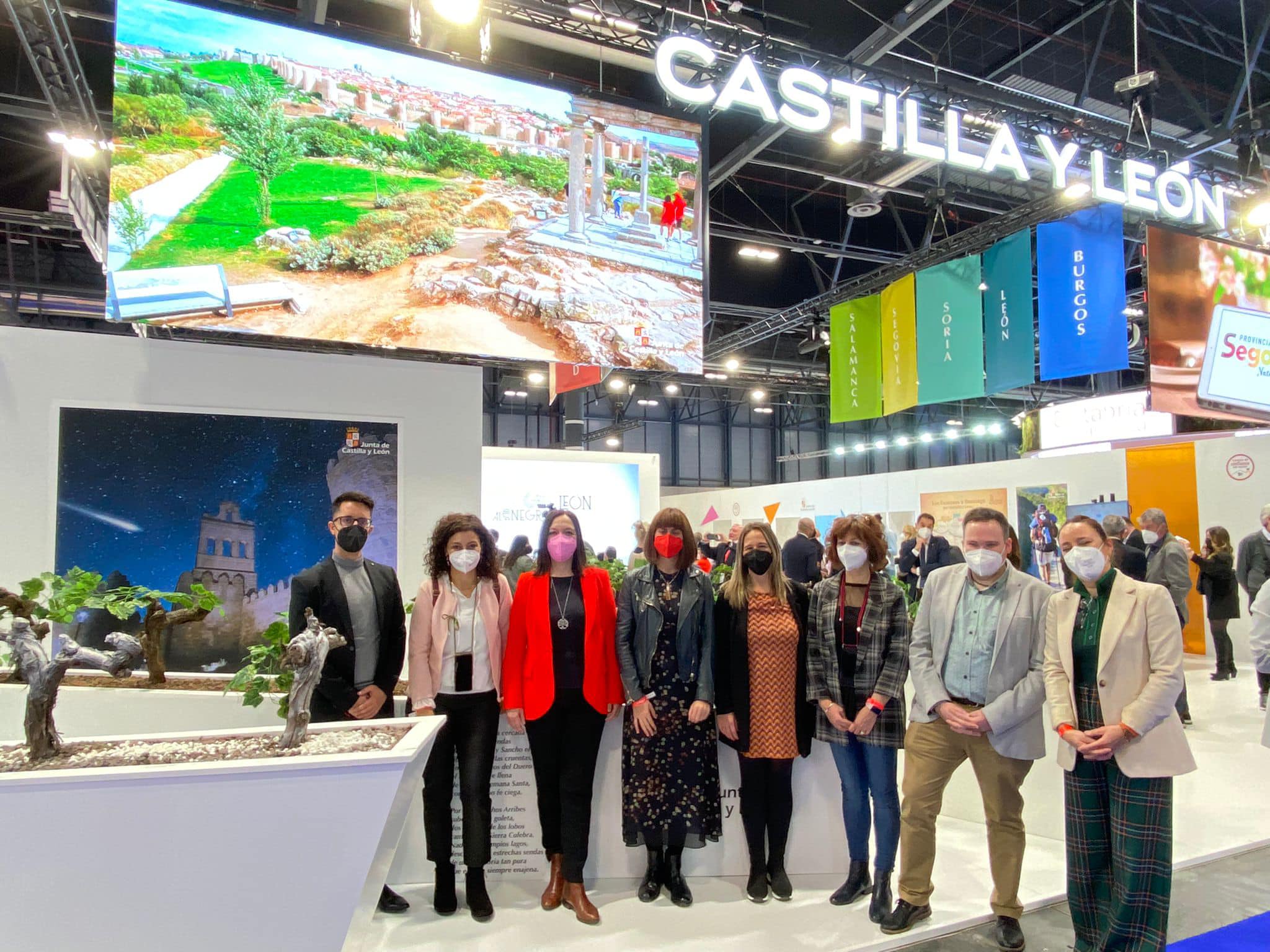 La alcaldesa de Alcázar, Rosa Melchor, presidenta de ACEVIN, promociona en Fitur las Rutas del Vino de España