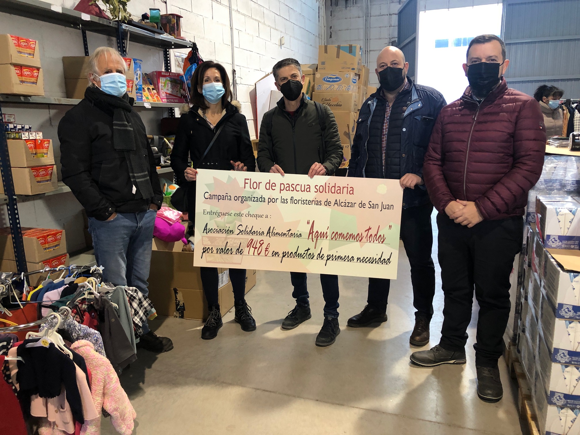 Las floristerías de Alcázar donan la recaudación de la venta de la Flor de Pascua Solidaria a la asociación “Aquí comemos todos”