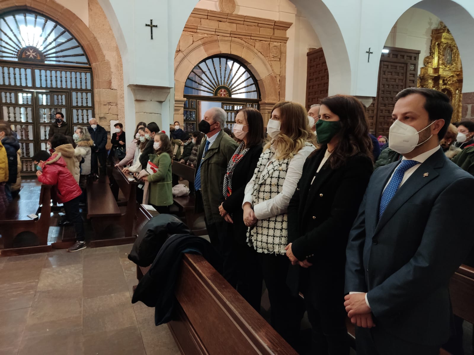 San Antón desfila en procesión acompañado por sus animales y las mulillas