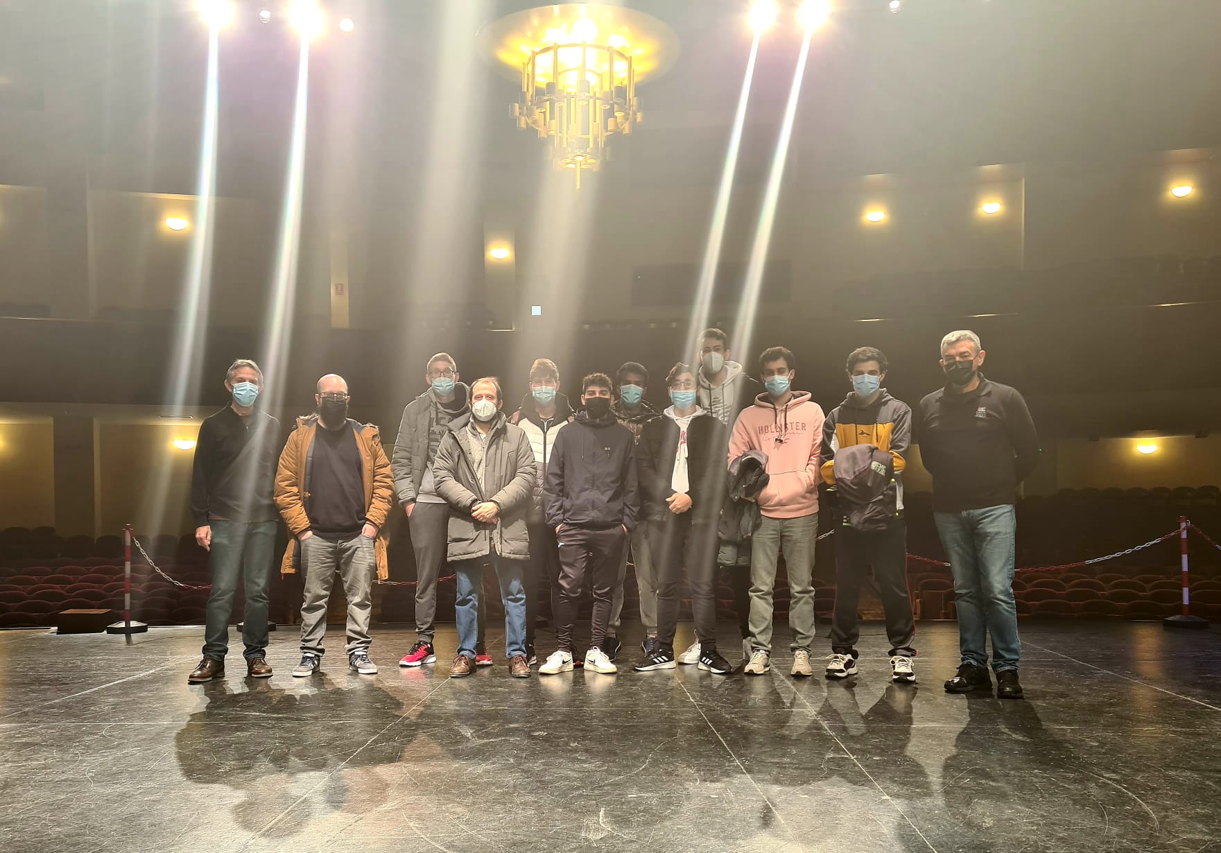Alumnos del IES Juan Bosco realizan una visita al teatro Municipal para conocer el funcionamiento técnico y la historia del edificio