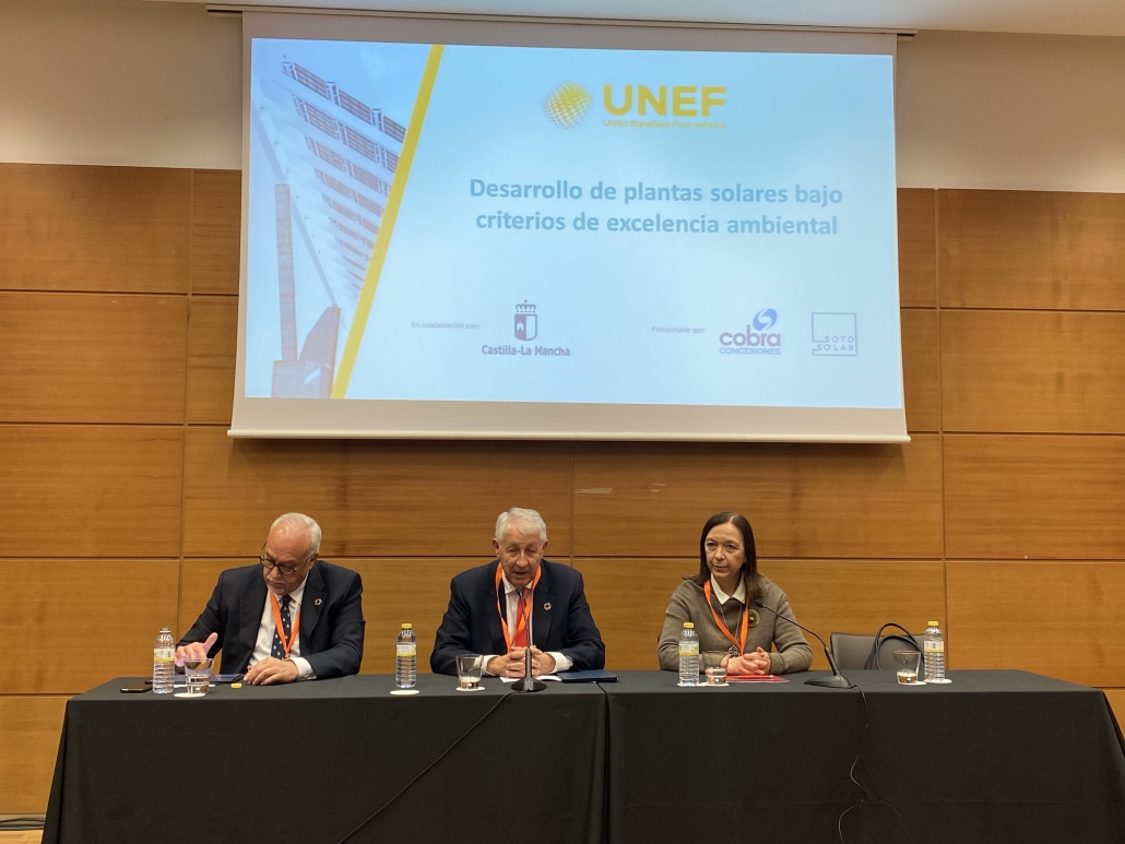 La alcaldesa de Alcázar participa en la Jornada “Desarrollo de plantas solares bajo criterios de excelencia ambiental”