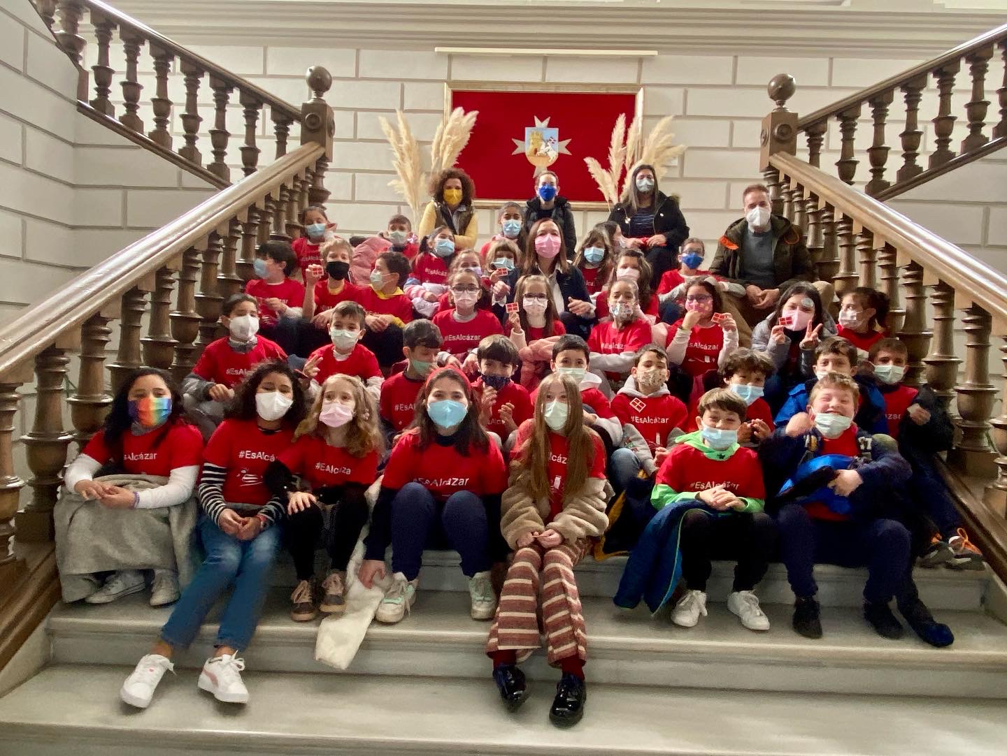 Rosa Melchor recibe en el Ayuntamiento a escolares del colegio Juan de Austria