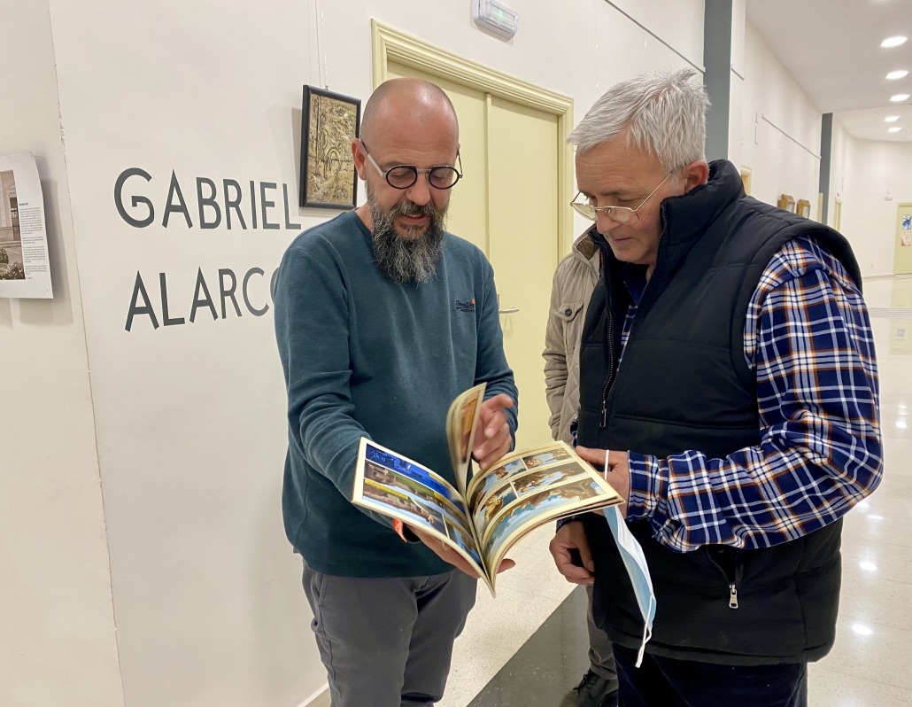 Gabriel Alarcón expone “Algo del Quijote” en el Pasillo del Arte de la Casa de Cultura