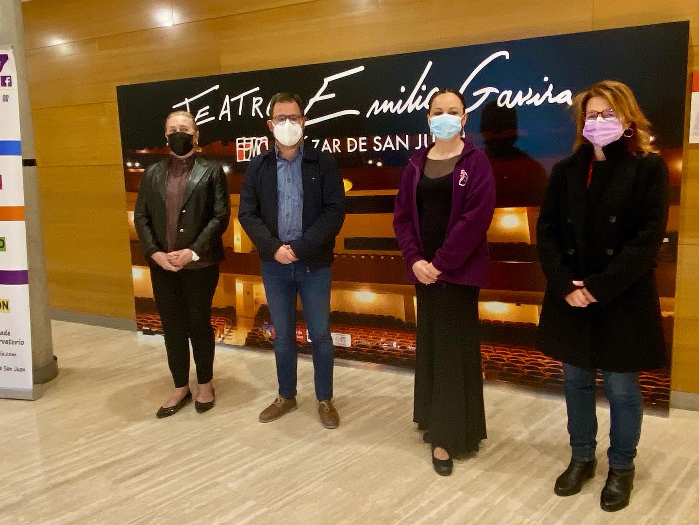 La III Gala Benéfica de la Escuela de Danza Alma M. García, destinó la recaudación a la Asociación Española contra el Cáncer y al pueblo ucraniano