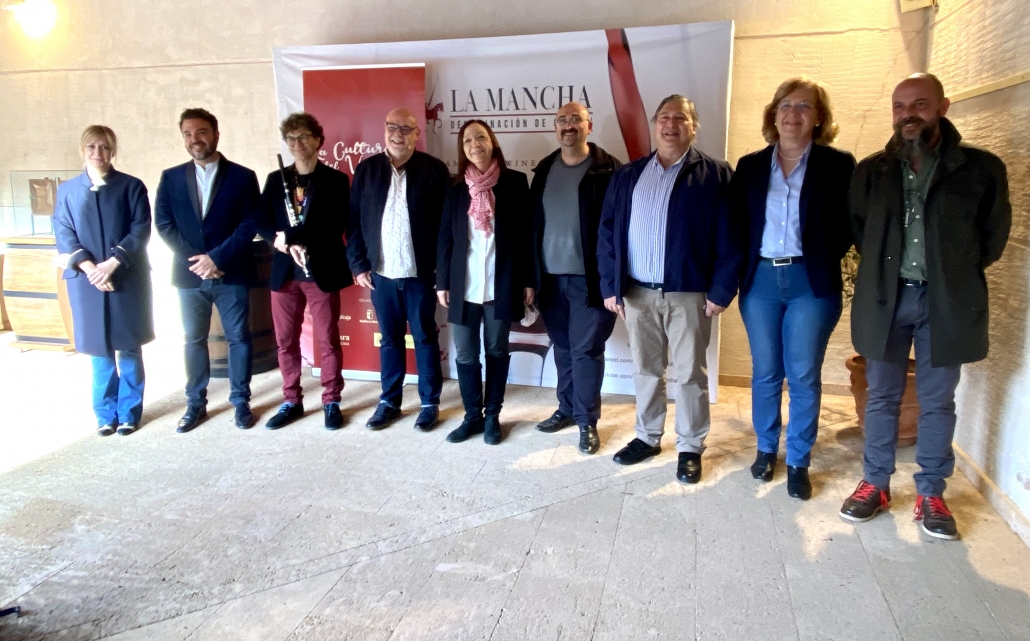 Los improvisados relatos de amor y vino de “Veleta Roja” se degustaron en la DO La Mancha