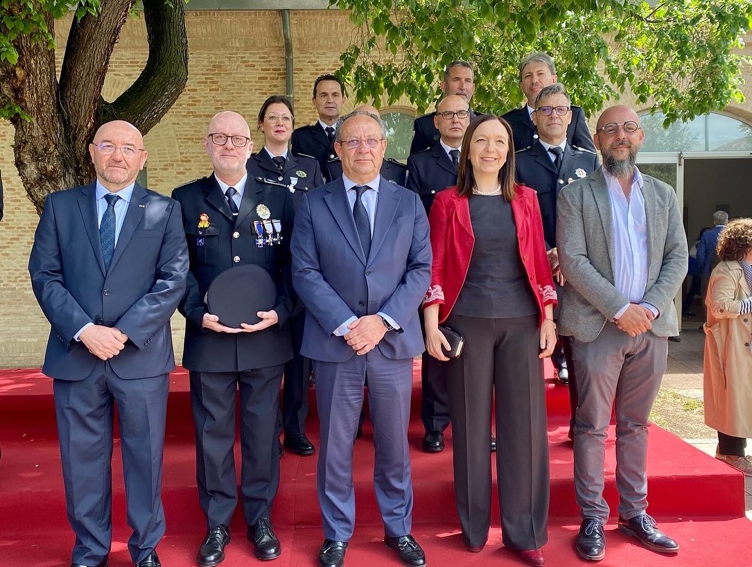 Condecorados ocho agentes de la Policía Local de Alcázar con la medalla a la permanencia en el servicio activo