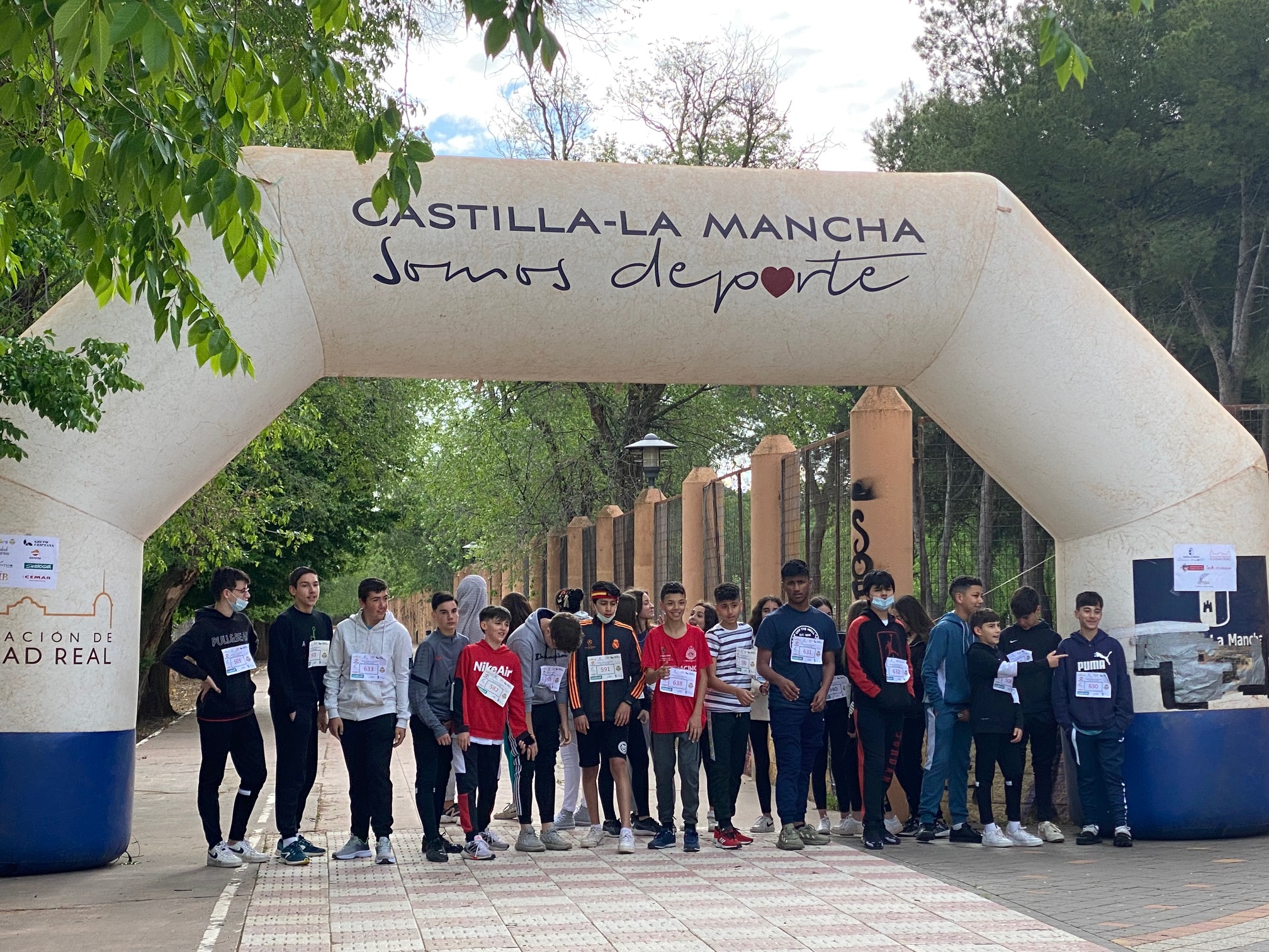El IES Miguel de Cervantes Saavedra celebra su II Carrera solidaria a favor de Afanion en la que ha participado prácticamente todo el alumnado