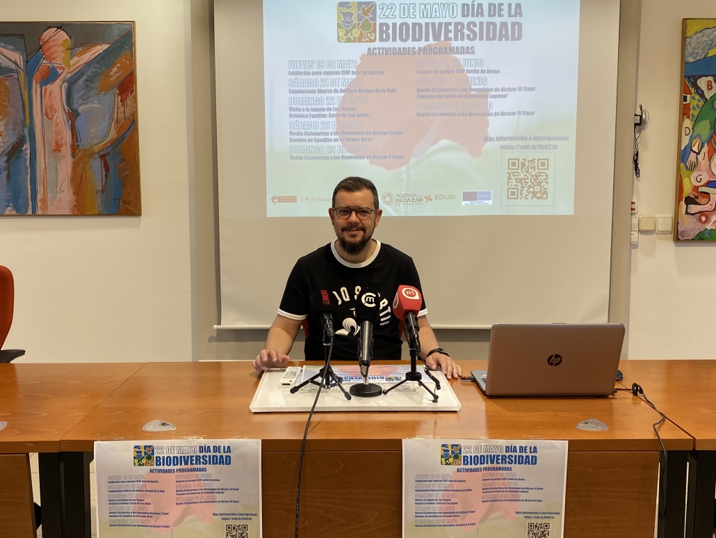 El concejal de Medio Ambiente, Pablo Pichaco, presenta las actividades del Día de la Biodiversidad