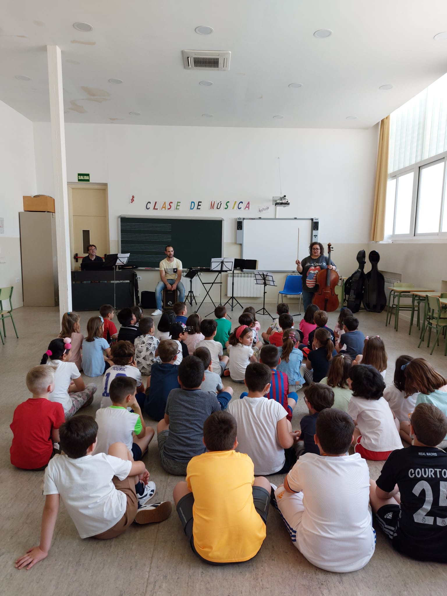La Escuela Municipal de Música visita los colegios de Alcázar para fomentar la práctica de la actividad musical