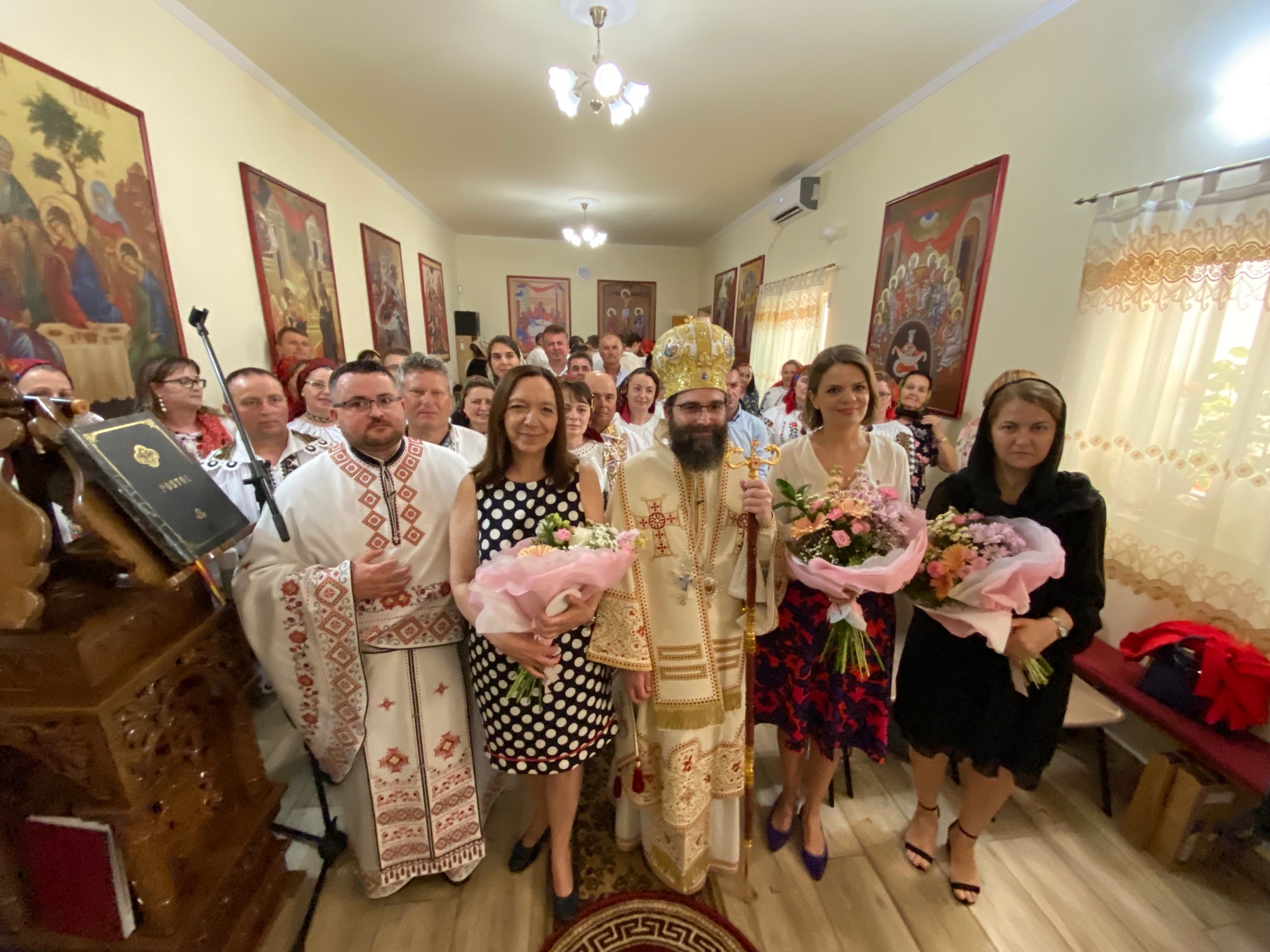 La alcaldesa participa en la celebración de la misa del Patrón de la parroquia ortodoxa rumana