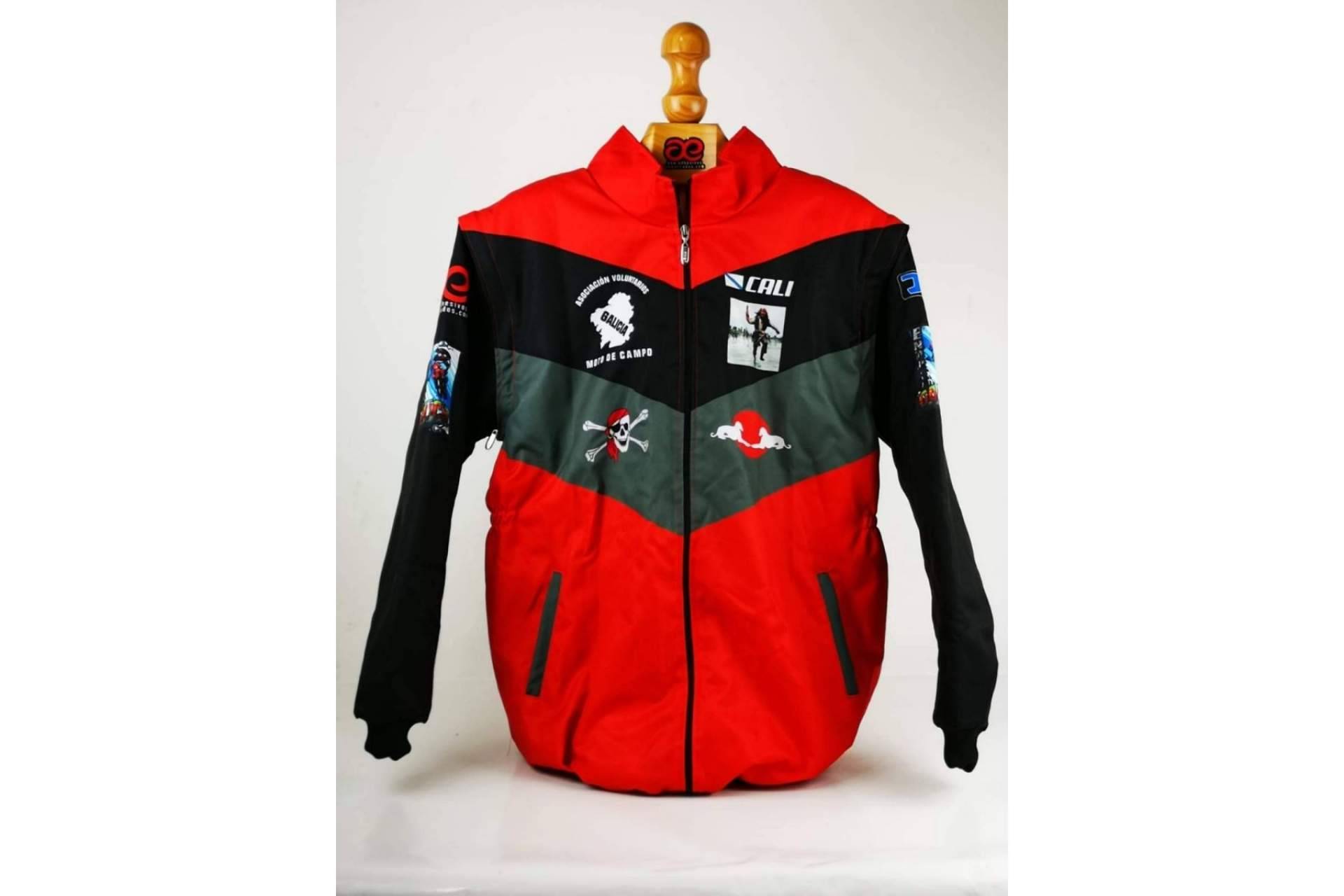La tienda ADHESIVOSEMBARRADOS permite personalizar la chaqueta Dakar