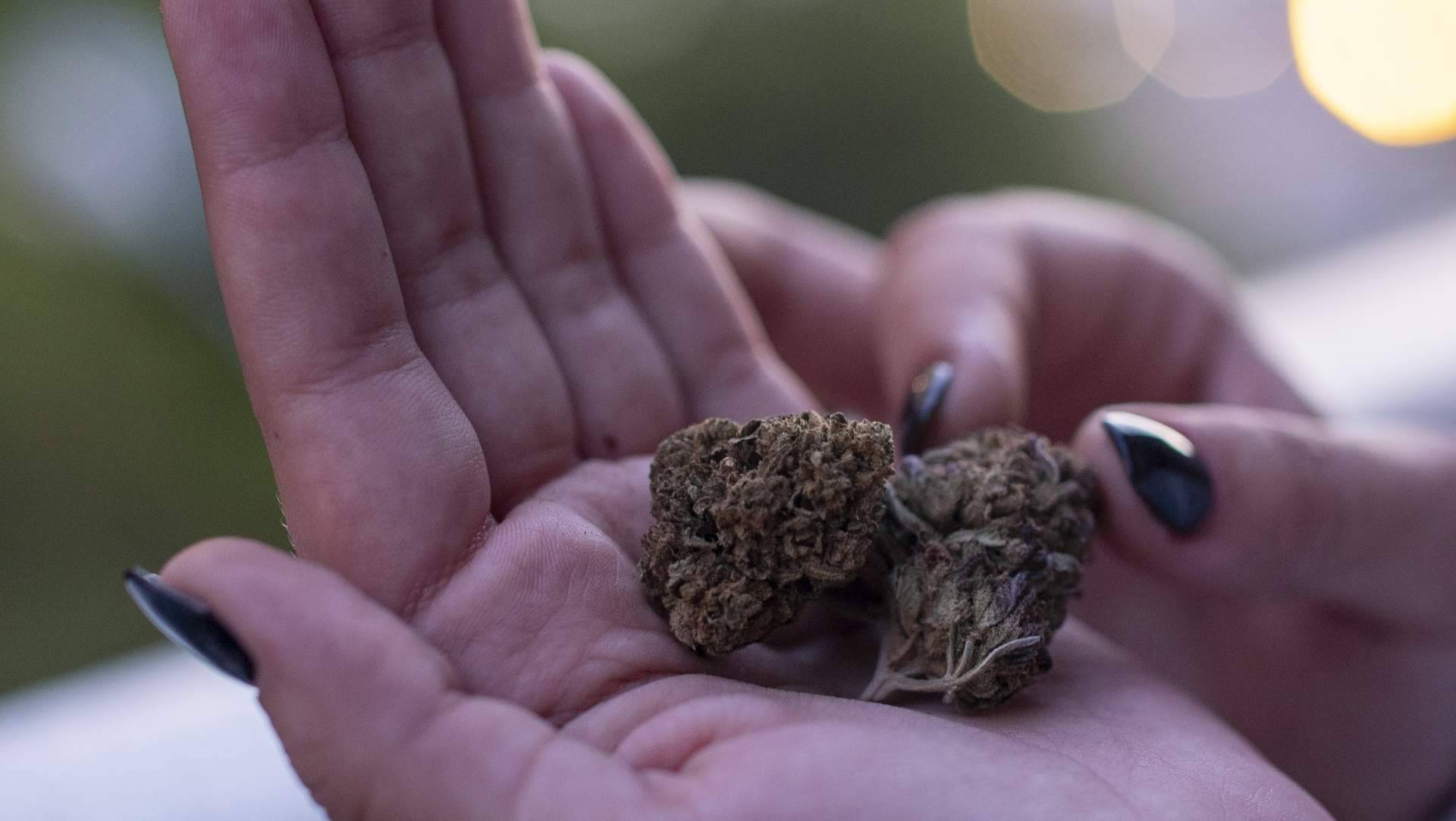Tratar la fibriomialgia y la artritis con CBD, por GreenBerry CBD