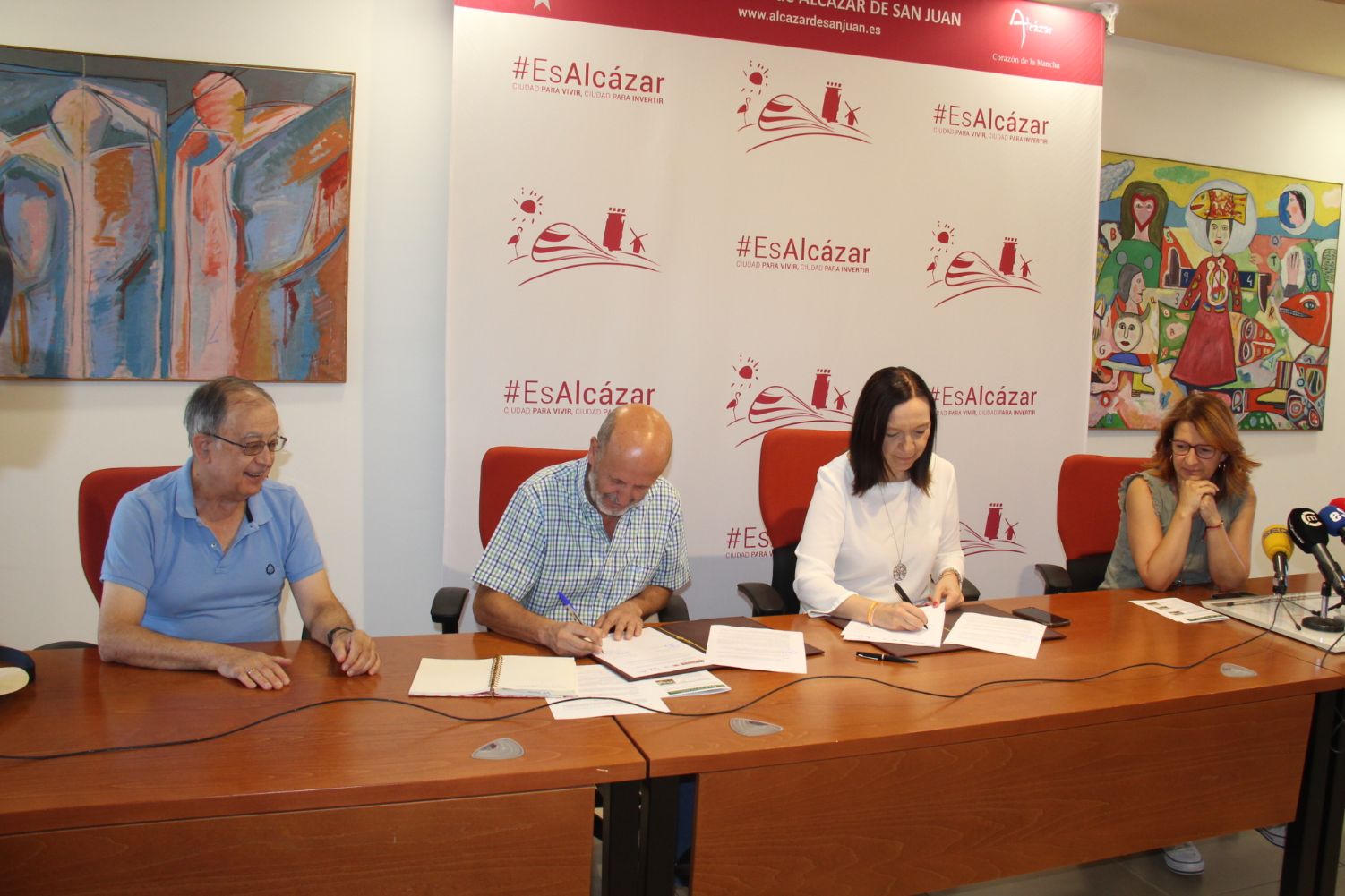 El Ayuntamiento y la Asociación Luz de la Mancha firman su primer convenio de colaboración
