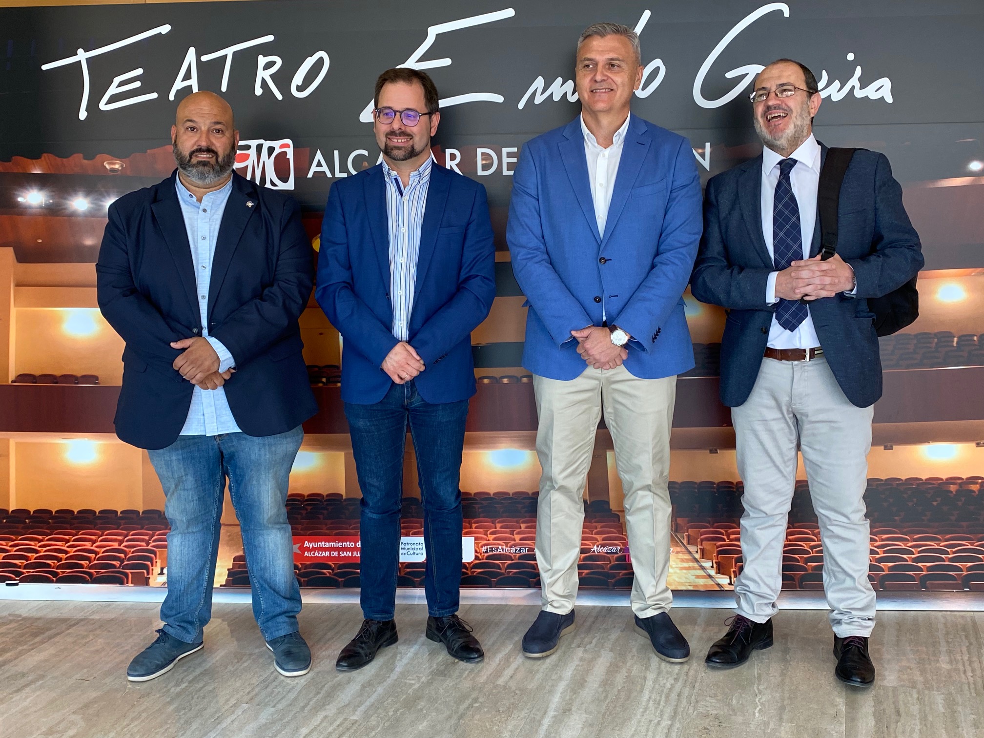El IES Miguel de Cervantes Saavedra celebra su acto de graduación de segundo de bachillerato en el teatro Emilio Gavira