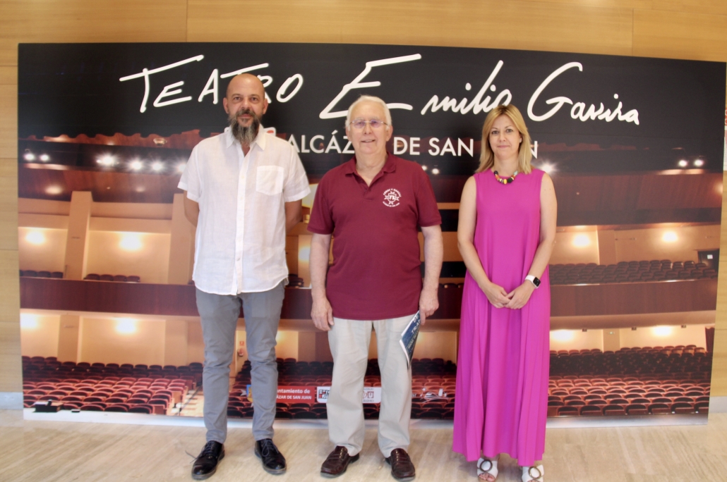 Fin de Curso de la Escuela de Folklore en el Teatro Emilio Gavira