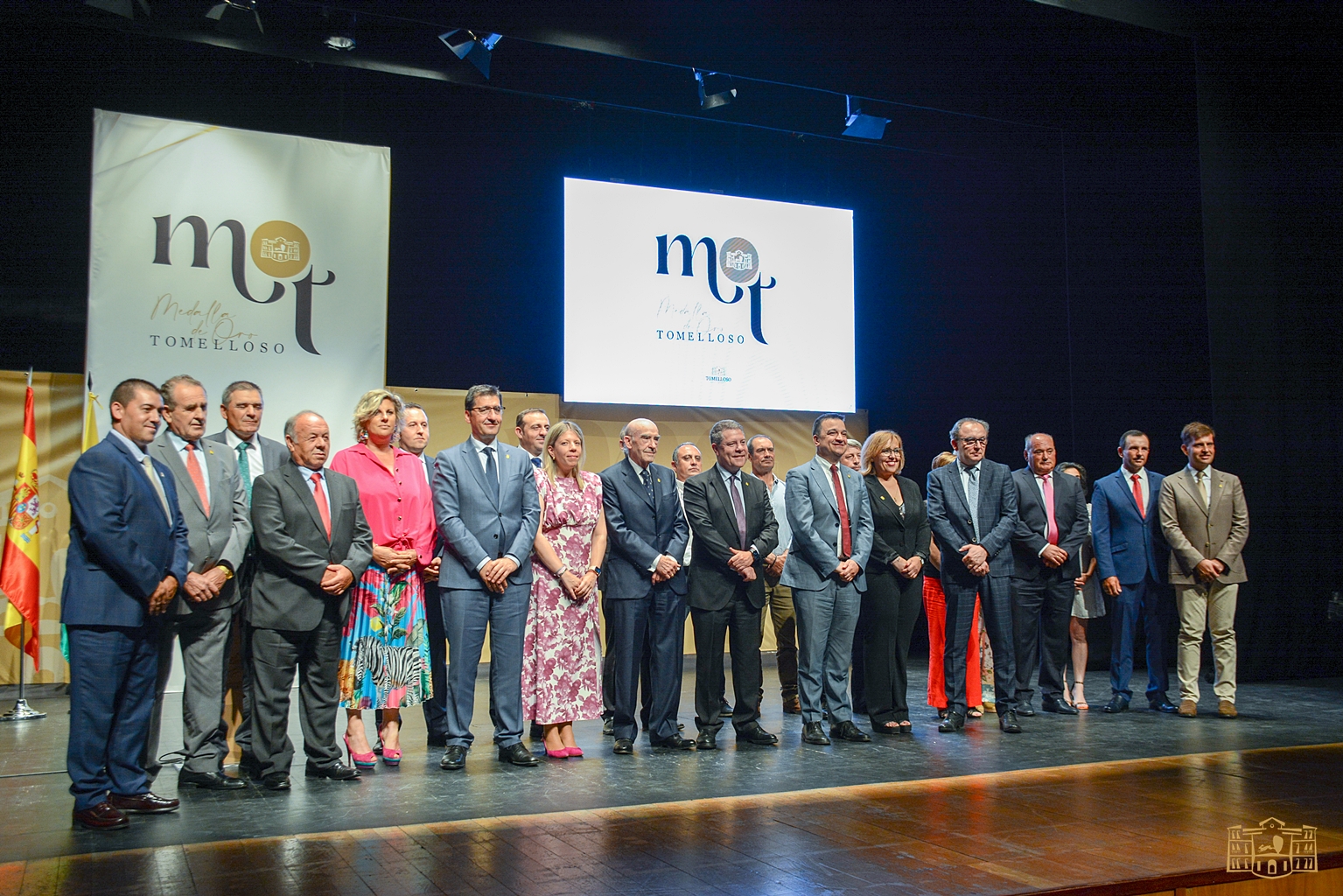 Inmaculada Jiménez entrega la Medalla de Oro de la ciudad a la Cooperativa “Virgen de las Viñas Bodega y Almazara, “referente y símbolo de Tomelloso”